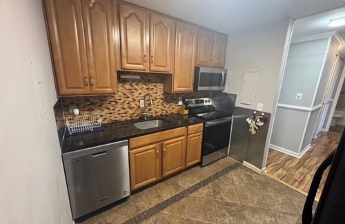 Lake Barcroft Condo | 2-bdr Condo for a Professional Traveller