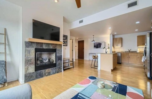 Central Boulder Apartment | 2-BDR Retreat with Rooftop Pool & Gym