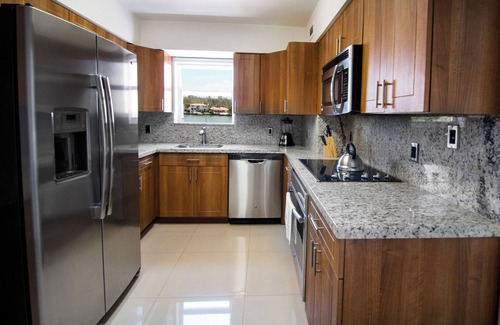 Mid Beach Hotel | 2 BDR Suite w/Balcony, Full kitchen, Pool & Beach Access
