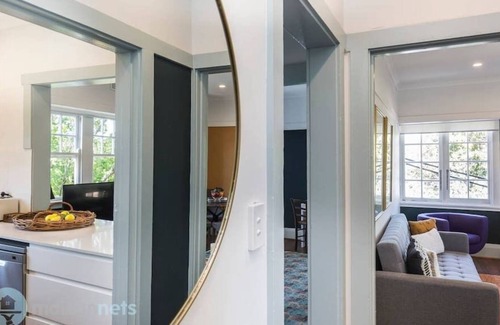 Woollahra Apartment | 2 Bdrm Art Deco Apt, Stroll To Bondi Junction