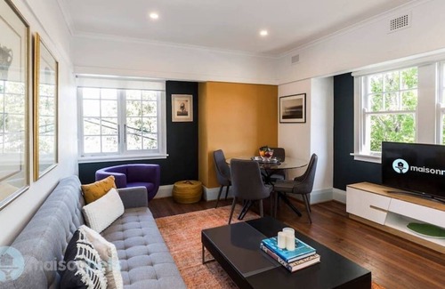 Woollahra Apartment | 2 Bdrm Art Deco Apt, Stroll To Bondi Junction