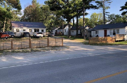 Wasaga Beach Cottage | 2 bdrm. sleeps 7, just a 2 min. walk to beach 1 !