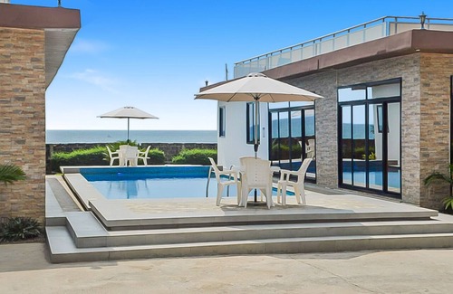 Monrovia Villa | 2 Bed/2.5 Bath Villa (Lewa)