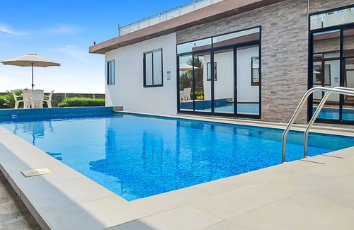 Monrovia Villa | 2 Bed/2.5 Bath Villa (Rubi)