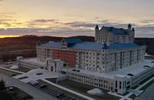 Grandville Apartment | 2 bed 2 bath apartment in Castle