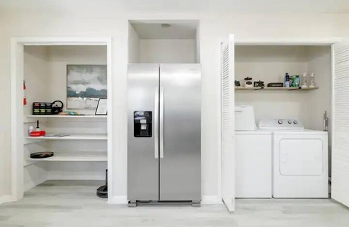 Spring House | 2 bed 2 bath Modern Farmhouse in Old Town Spring