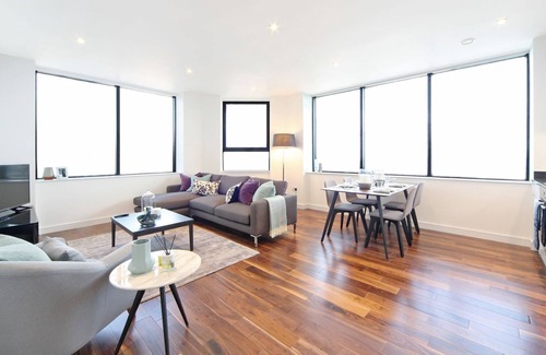 Harrow Apartment | 2 bed, 2 bath next to station and Northwick Park Hospital