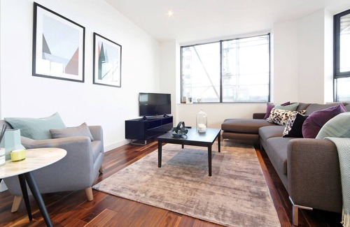 Harrow Apartment | 2 bed, 2 bath next to station and Northwick Park Hospital