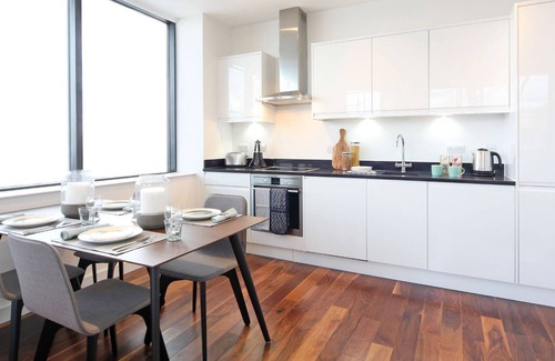 Harrow Apartment | 2 bed, 2 bath next to station and Northwick Park Hospital