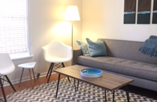Ocean Park House | 2 bed Chic Santa Monica/Venice Beach. 8 min. walk to beach!