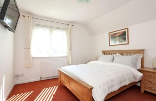 Central Aberdeen Apartment | 2-Bed Condo Best of Beach & City, FREE Parking