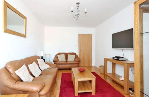 Central Aberdeen Apartment | 2-Bed Condo Best of Beach & City, FREE Parking