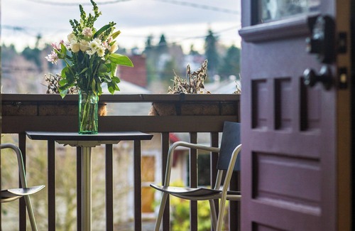 Phinney Ridge Cottage | 2-Bed Craftsman with Private Garden, Steps to Green Lake & Downtown Seattle