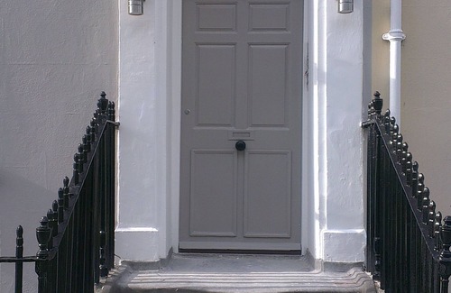Plymouth Apartment | 2 Bed- Crow's Nest by Pureserviced