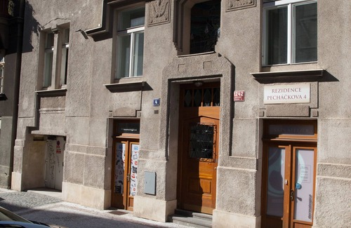 Andel Apartment | 2 Bed Flat - Sleeps 9 - Pets - Parking - Wifi