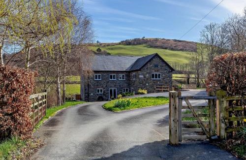Llanidloes House | 2 Bed in Llanidloes 95815