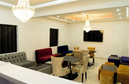 Ofin House | 2-bed Luxury Flat - Pet Friendly - Pool - Gym