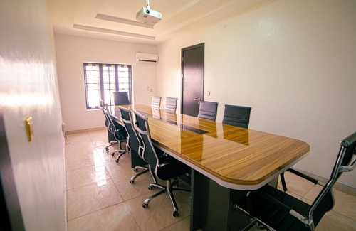 Ofin House | 2-bed Luxury Flat - Pet Friendly - Pool - Gym