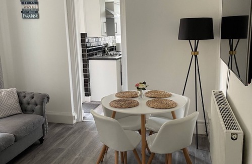 Eastbourne City Centre Apartment | 2-bed, Sleeps 4, Free Parking, Pets Allowed