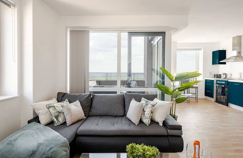 Barking Apartment | 2-Bed w/City Views | Near Landmarks, Shops & Tube