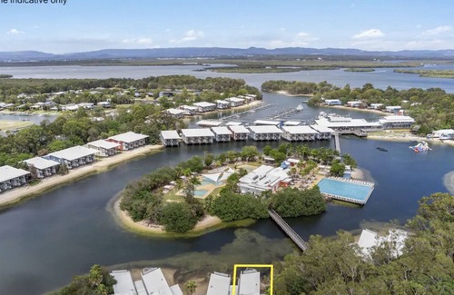 Gold Coast Cabin | 2 BEDROOM LODGE – COURAN COVE - THE PERFECT ISLAND ESCAPE AWAITS YOU