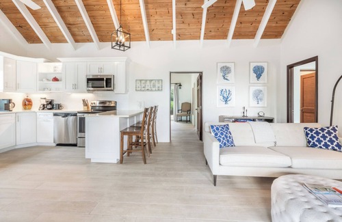 Venetian Road Settlement Villa | 2 Bedroom Villa With 360 Degree Views Set High On Hill On 5 Acre Estate.