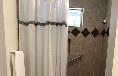 College Park House | 2 Bedroom, 1 Bathroom, sleeps 5, Near Woodlands, TX