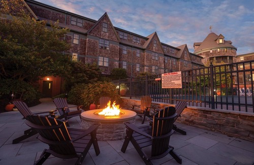 The Point Condo | 2 Bedroom 2 Bath Condo Right on the Wharf-Beautiful! Walk to Town!