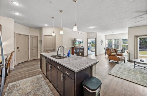 Winter Haven Apartment | 2-bedroom, 2-bath unit offers a family-friendly retreat just mins from LEGOLAND.