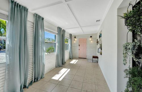 South Middle River House | 2 Bedroom 2 Bath King Suite Heated Private Pool