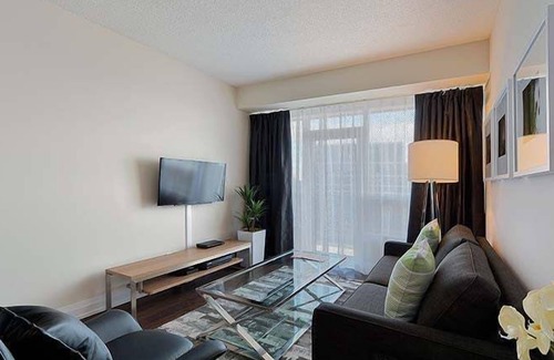 Willowdale Apartment | 2 Bedroom/2 Bathroom Suite