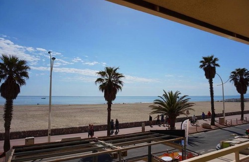 Mediterranee Apartment | 2 bedroom apartment with beachfront terrace Canet Plage