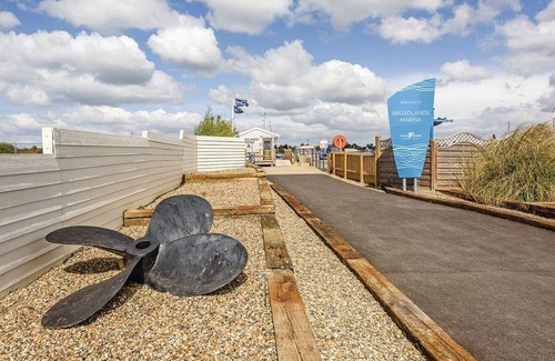Oulton Broad House | 2 bedroom accommodation in Oulton Broad