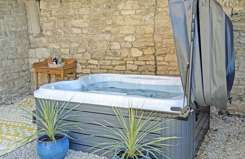 King's Stanley Cottage | 2 bedroom accommodation in Near Stroud