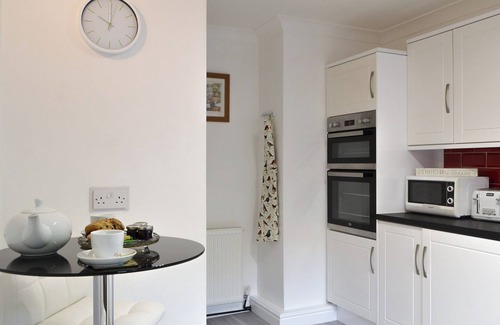 Hotham Cottage | 2 bedroom accommodation in North Cave