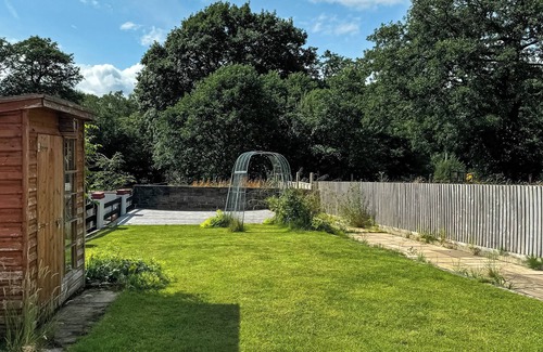 Seven Sisters Cottage | 2 bedroom accommodation in Seven Sisters Neath, near Swansea