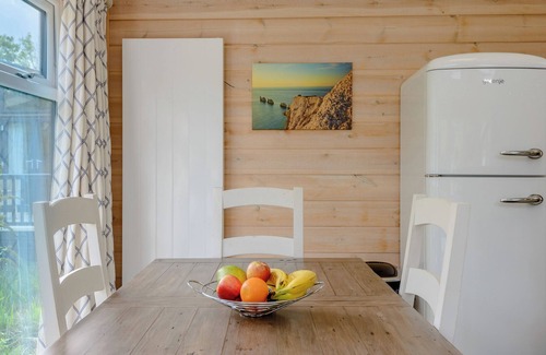 Ryde Ski Chalet | 2 bedroom accommodation in Wootton Bridge, Nr Cowes