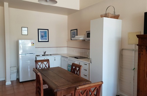 South Fremantle Apartment | 2 bedroom apartment in fabulous South Fremantle