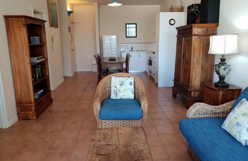 South Fremantle Apartment | 2 bedroom apartment in fabulous South Fremantle