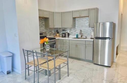 Queens Apartment | 2-Bedroom Apartment 15 Minutes From Manhattan in LIC Astoria Queens