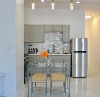 Queens Apartment | 2-Bedroom Apartment 15 Minutes From Manhattan in LIC Astoria Queens