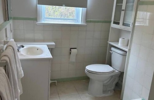 Burlington Apartment | 2 Bedroom Apartment steps to downtown Burlington and waterfront.