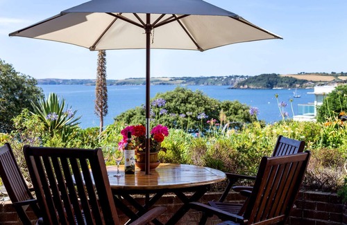 Mylor Churchtown Apartment | 2 bedroom apartment (max 4 people), fabulous sea views