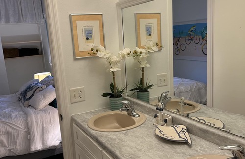 Captiva Apartment | 2 Bedroom Apartment - Steps to the Beach