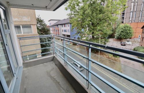 Woking Apartment | 2-Bedroom Apartment with Balcony & Parking in Central Woking