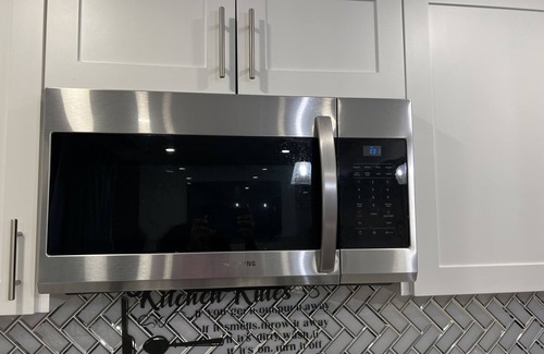 Brampton Apartment | 2 Bedroom Basement Apartment with Seperate Entrance. Free Wifi & Parking.