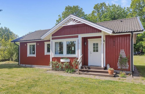 Slakmore Strand House | 2 bedroom beautiful home in Rockneby