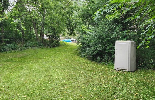 Wisconsin Dells RV Rental | 2-bedroom camper w Br/Ac + access to Happy Place Fish Farm utilities/recreation.