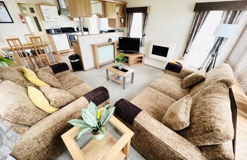 Shanklin Apartment | 2 Bedroom Caravan LG39, Shanklin, Isle of Wight