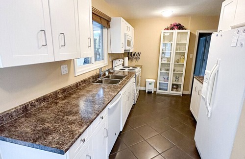 Okanagan-Similkameen Apartment | 2 Bedroom Central Penticton Home